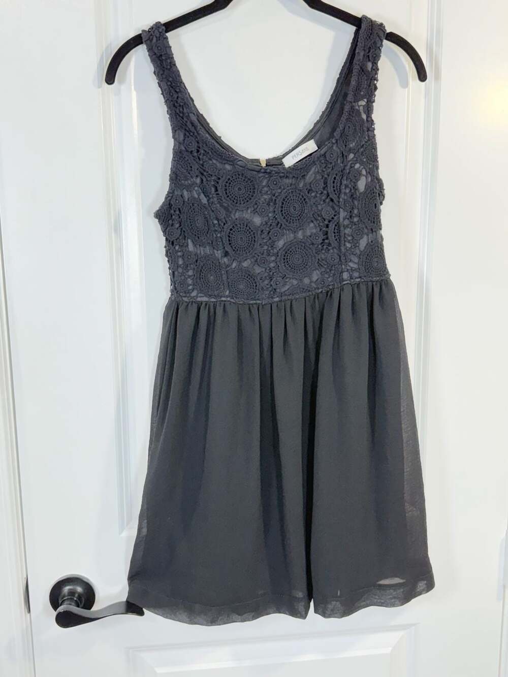 Persaya Black Sleeveless Dress with Crochet Lace Bodice